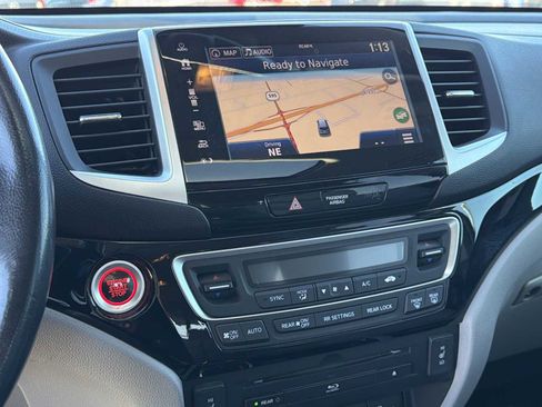 Used 2017 Honda Pilot Touring image 12