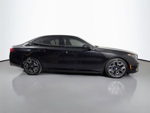 New 2026 BMW i5 eDrive40 w/ M Sport Package RWD image 4