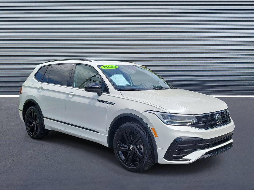 Used 2023 Volkswagen Tiguan SE R-Line FWD image 2