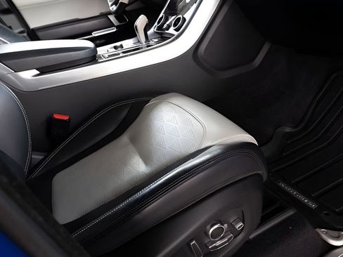 Used 2020 Land Rover Range Rover Sport SVR image 90