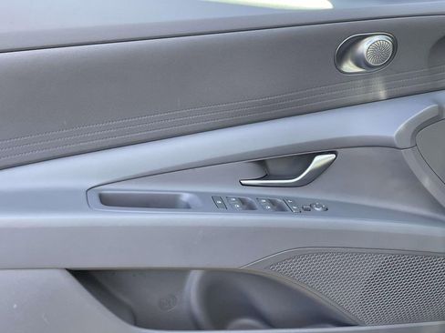 New 2025 Hyundai Elantra SE image 13
