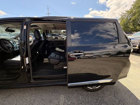 Used 2017 Toyota Sienna SE Premium FWD image 20