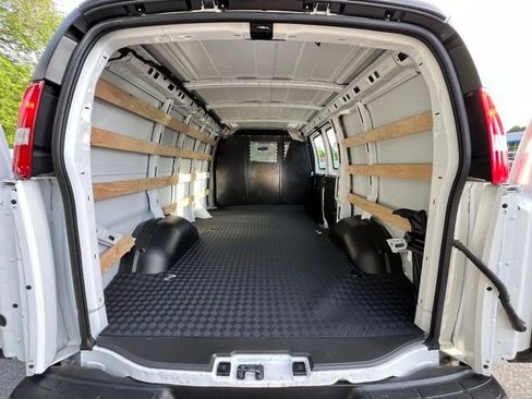 Used 2025 GMC Savana 2500 w/ Driver Convenience Package RWD image 9