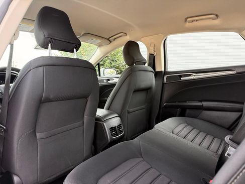 Used 2019 Ford Fusion SE FWD image 14