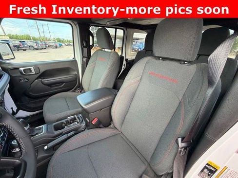 Used 2025 Jeep Wrangler Unlimited Rubicon AWD/4WD image 8