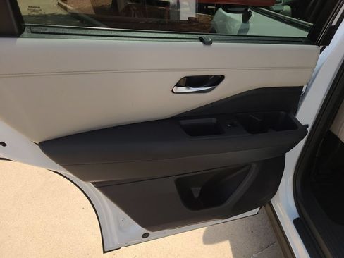 Certified 2025 Nissan Pathfinder SL FWD image 14