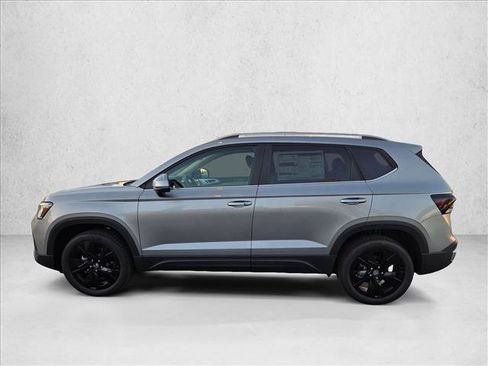 New 2026 Volkswagen Taos SE FWD image 5