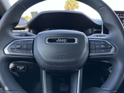 Used 2024 Jeep Compass Latitude image 20