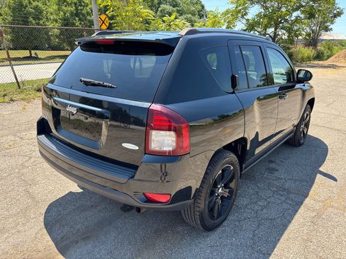 Used 2014 Jeep Compass Latitude AWD/4WD image 3