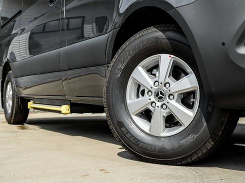 Used 2025 Mercedes-Benz Sprinter 2500 image 7