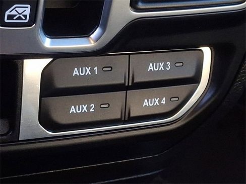 Used 2020 Jeep Gladiator Overland w/ Dual Top Group image 23