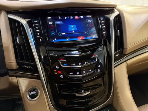 Used 2018 Cadillac Escalade ESV Platinum image 20