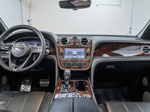 Used 2017 Bentley Bentayga AWD/4WD image 4