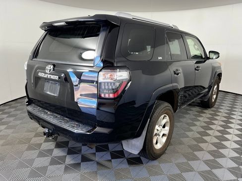 Used 2015 Toyota 4Runner SR5 AWD/4WD image 5