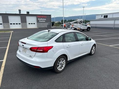 Used 2016 Ford Focus SE w/ SE Cold Weather Package FWD image 5