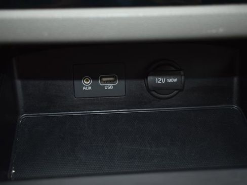 Used 2019 Kia Sedona LX FWD image 26