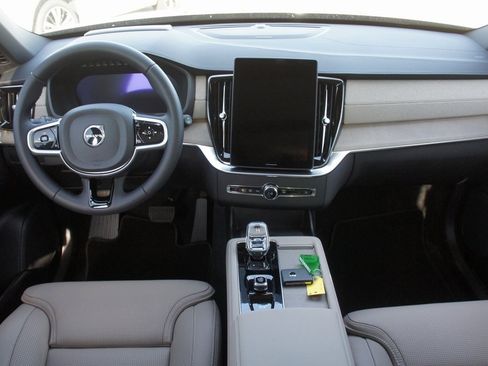 New 2026 Volvo XC90 B6 Ultra image 9