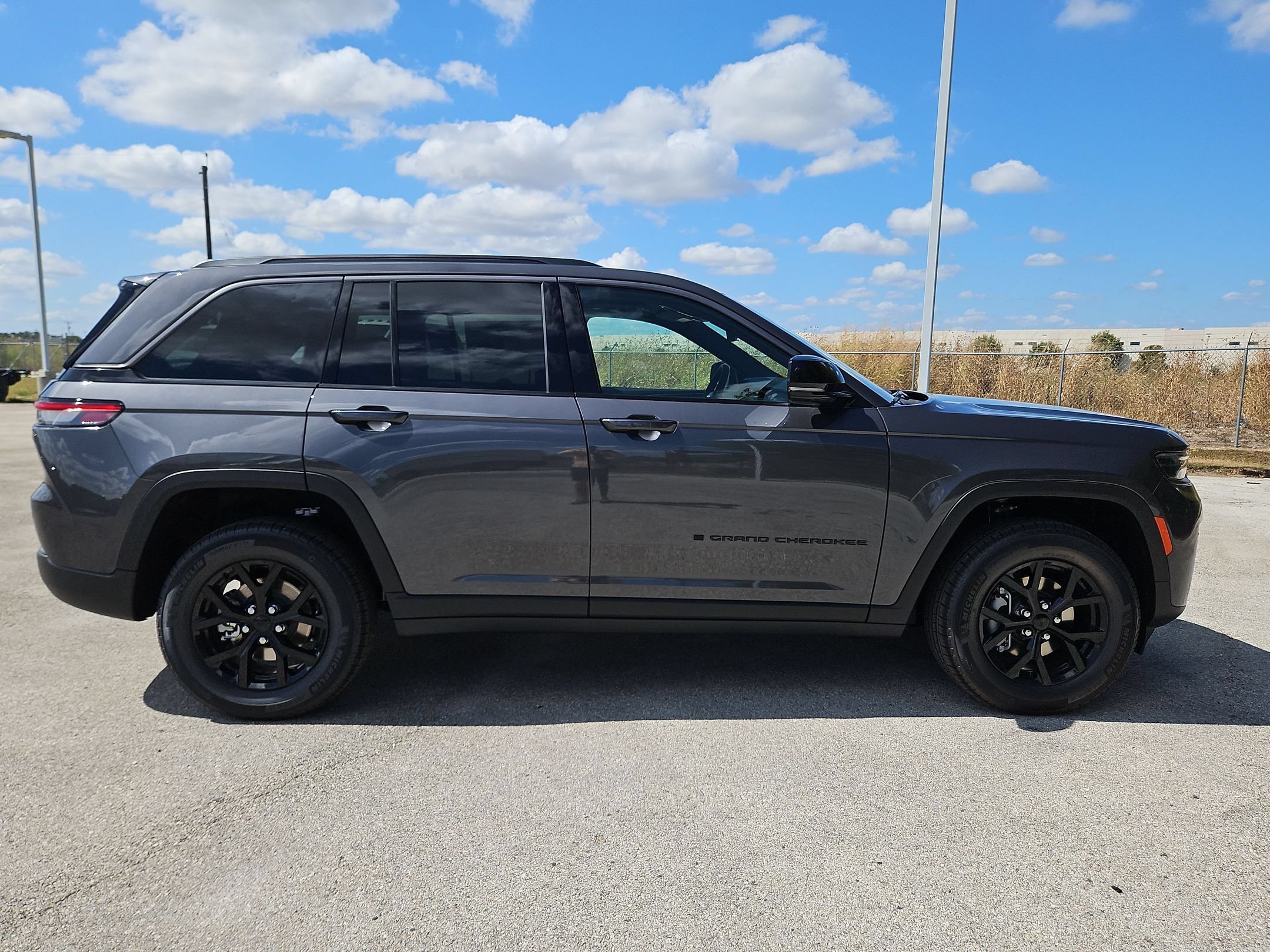 New 2026 Jeep Grand Cherokee Altitude RWD image 2