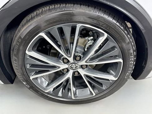 Used 2025 Toyota Prius XLE image 29