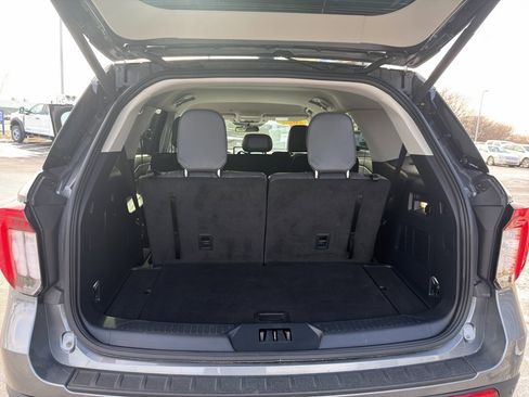 Used 2025 Ford Explorer Active w/ Active Comfort Package image 16