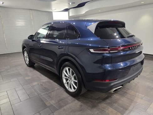 Used 2025 Porsche Cayenne AWD/4WD image 4