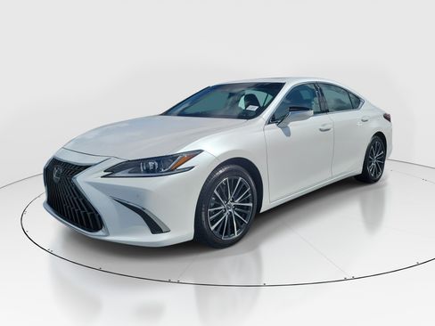 Used 2025 Lexus ES 300h w/ Premium Package FWD image 3