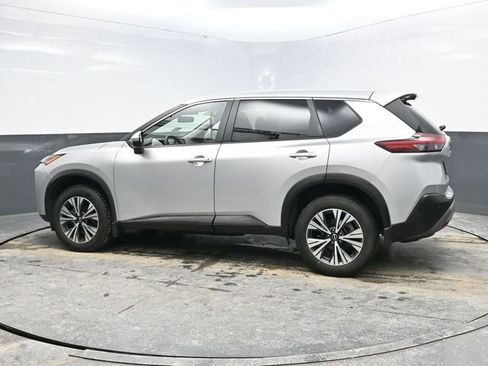 Used 2023 Nissan Rogue SV image 4