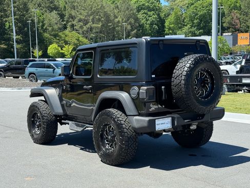Used 2018 Jeep Wrangler Sport AWD/4WD image 3