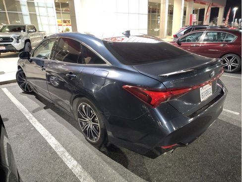 Certified 2019 Toyota Avalon XSE image 3