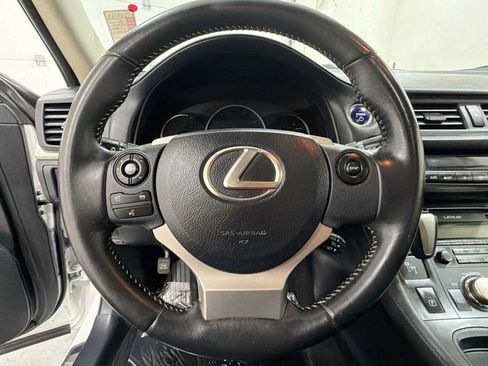 Used 2015 Lexus CT 200h FWD image 16