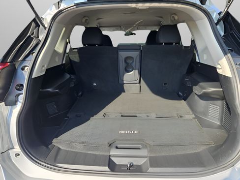 Used 2017 Nissan Rogue SV FWD image 25