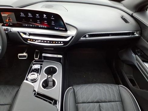 New 2026 Cadillac Lyriq V image 17