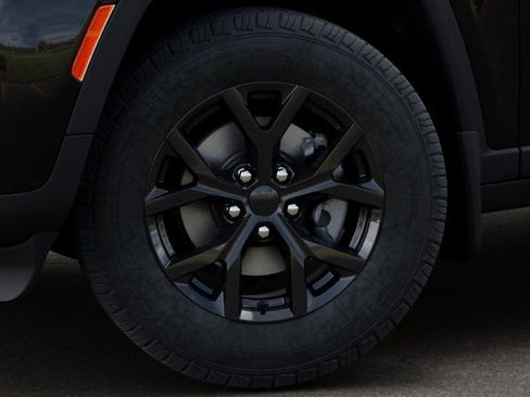 New 2026 Jeep Grand Cherokee Altitude image 8