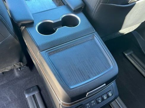 Used 2025 Toyota Sienna Platinum image 39