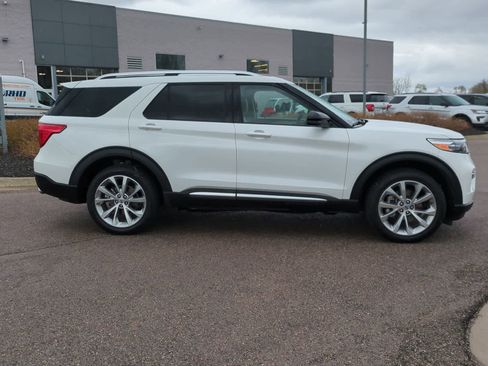 Used 2023 Ford Explorer Platinum w/ Technology Package AWD/4WD image 9