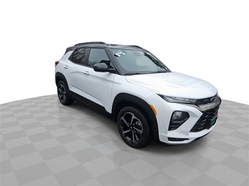 Used 2021 Chevrolet TrailBlazer RS w/ Sun and Liftgate Package image 2