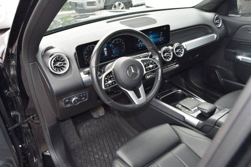 Used 2021 Mercedes-Benz GLB 250 4MATIC w/ Premium Package image 18