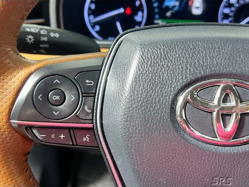 Used 2019 Toyota Avalon Limited image 18