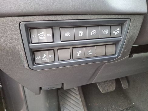 Used 2025 Toyota Tundra Platinum AWD/4WD image 12