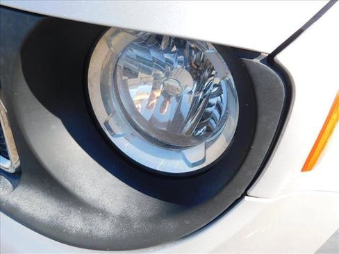 Used 2018 Jeep Renegade Latitude image 6