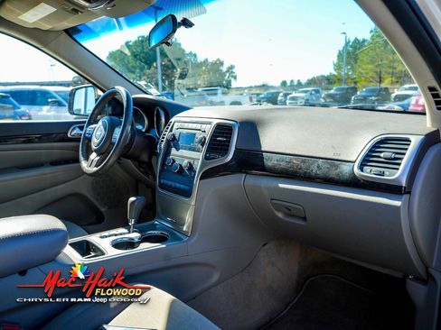 Used 2012 Jeep Grand Cherokee Laredo w/ Laredo E Group image 8