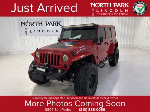 Used 2012 Jeep Wrangler Unlimited Rubicon w/ Dual Top Group AWD/4WD image 1