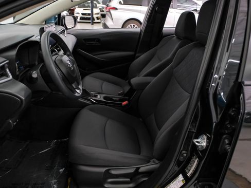 Used 2022 Toyota Corolla LE image 3