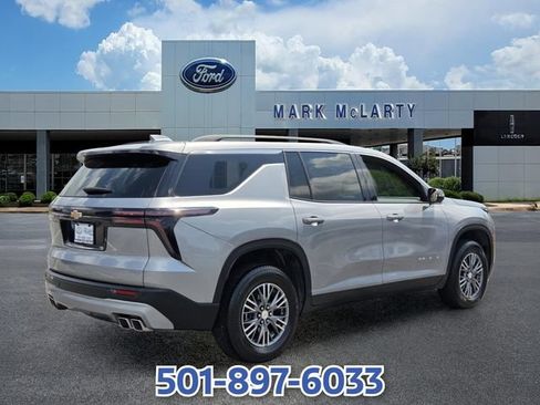 Used 2024 Chevrolet Traverse LT FWD image 5