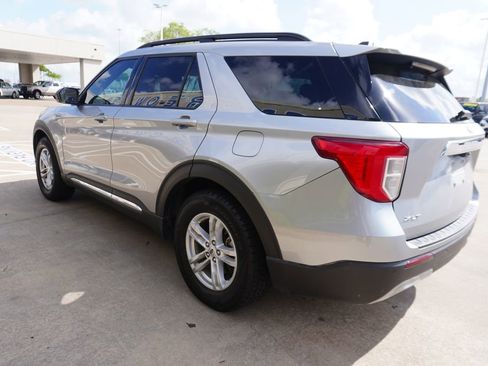 Used 2022 Ford Explorer XLT w/ Equipment Group 202A image 4