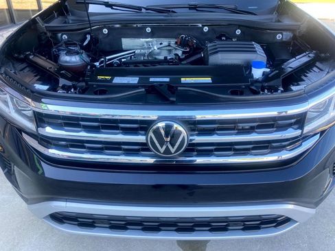 Used 2023 Volkswagen Atlas Cross Sport SE w/ Black Wheel Package AWD/4WD image 19