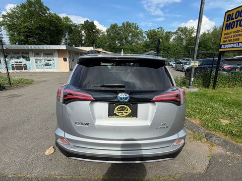 Used 2018 Toyota RAV4 SE AWD/4WD image 4
