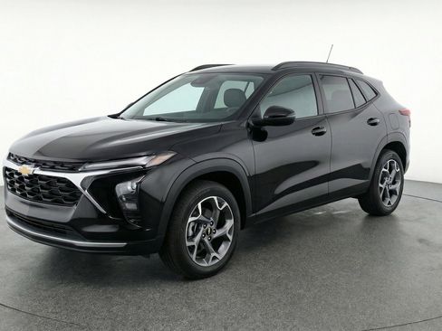 Used 2025 Chevrolet Trax LT image 3