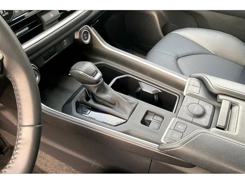 Used 2025 Toyota Grand Highlander AWD image 17