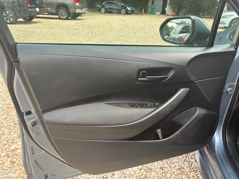 Used 2022 Toyota Corolla LE image 9